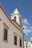 Der Glockenturm der Kirche von San Antonio, Lagos, Portugal.