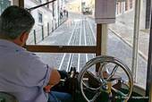 Die Bedienstation der Standseilbahn, Bairro Alto, Lissabon, Portugal.
