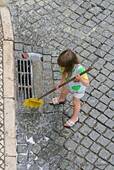 Die kleinen Kehrmaschine, Bairro Alto, Lissabon, Portugal.