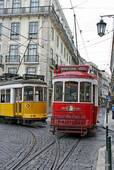 Quer Straßenbahn, rua Loreto Bairro Alto, Lissabon, Portugal.