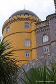 Sintra, das gelb lackiert Round Tower, Palacio da Pena, Portugal.