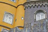 Seite an Seite, architektonischen Eklektizismus der Palast von Pena, Sintra, Portugal.