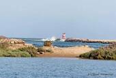 Leuchtturm an der Mündung der Mündung Formosa, Tavira, Portugal.