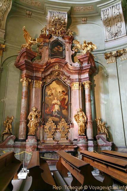 Marbre rose et dorures, Église Saint-Nicolas (Kostel sv. Mikuláše), Malá Strana - Prag, Tschechische Republik