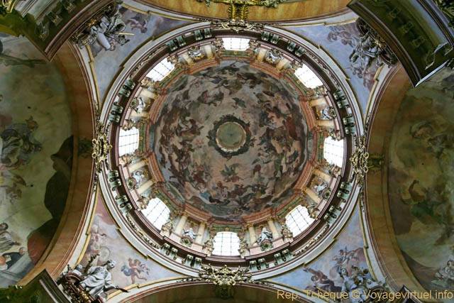 Église Saint-Nicolas (Kostel sv. Mikuláše), les décors autour du dôme, Malá Strana - Prag, Tschechische Republik