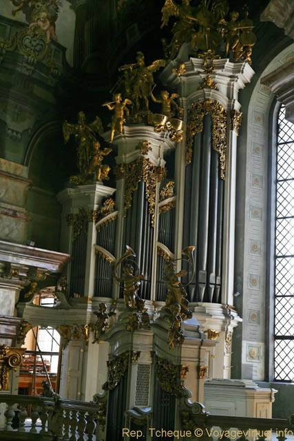 Gros plan sur les orgues de la moitié du XVIIIe siècle, Église Saint-Nicolas (Kostel sv. Mikuláše), Malá Strana - Prag, Tschechische Republik