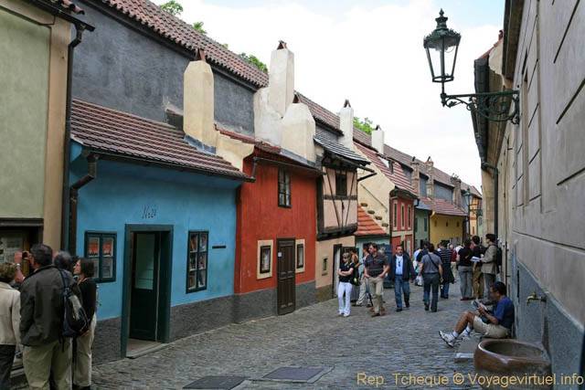 Promenade dans la Ruelle d'Or, Zlata Ulicka, (Prazsky Hrad) - Prag, Tschechische Republik