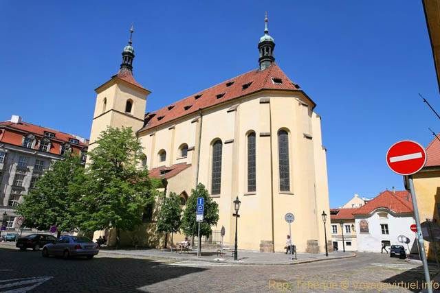 Arrière de l'église de St Castulus, Hastalske Namesti Kostel - Prag, Tschechische Republik