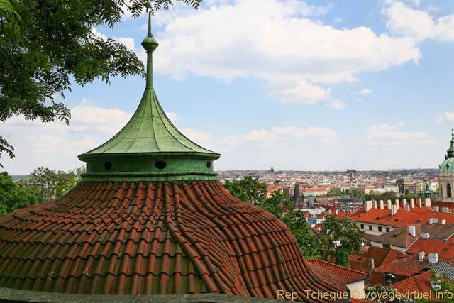 Hradčany, jardins du château, le toit de tuiles, Zahrady, (Prazsky Hrad) - Prag, Tschechische Republik