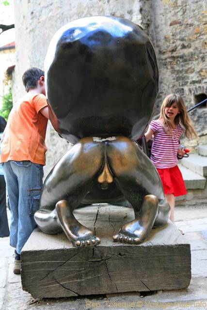 Hradčany, Daliborka Prazsky, un bronze moderne vu de derrière - Prag, Tschechische Republik