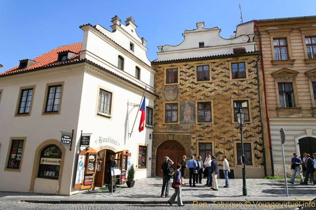 Drôle de façade peinte dans Loretanské - Prag, Tschechische Republik