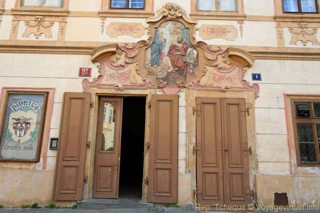 Peinture sur une façade au 107/1 Loretánské nám. - Prag, Tschechische Republik