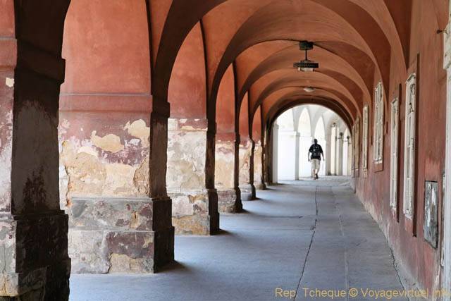Hradčany, les arcades de la rue Loretanska - Prag, Tschechische Republik
