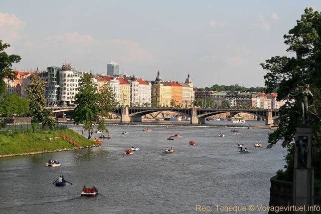Le pont Jirásek (Jiraskuv Most) - Prag, Tschechische Republik