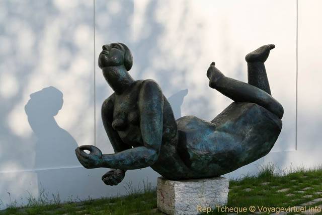 Kampa Museum, Femme au soleil, sculpture d'Eva Kmentova - Prag, Tschechische Republik