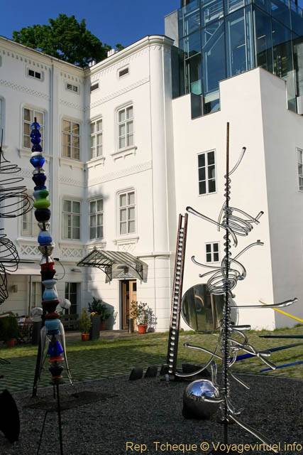 Art contemporain dans le jardin du musée Kampa, Sovovy Mlyny - Prag, Tschechische Republik