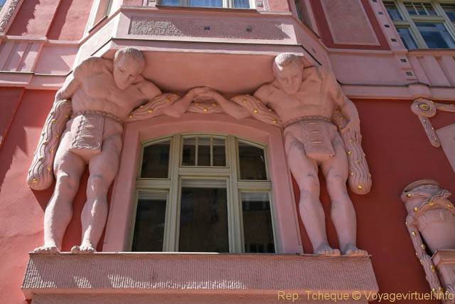 Gros plan sur les atlantes, 7 Elišky Krásnohorské - Prag, Tschechische Republik