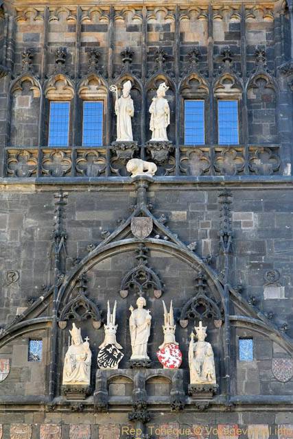 Détail de la Tour Gothique (est), place des Croisés - Prag, Tschechische Republik