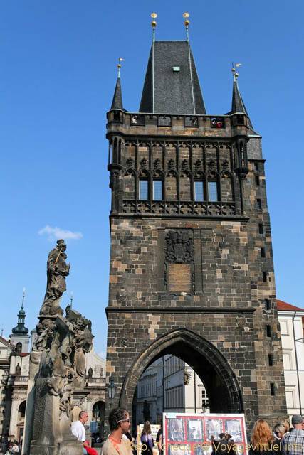La Tour Gothique vue depuis le Pont Charles, Staré Město - Prag, Tschechische Republik