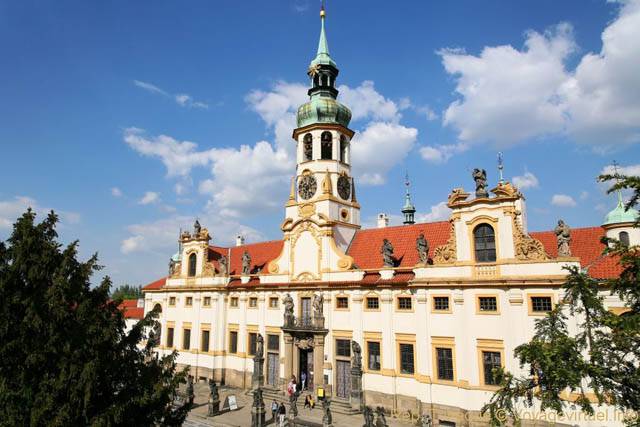 Loreta, vue depuis la place, Loretanske Nam - Prag, Tschechische Republik