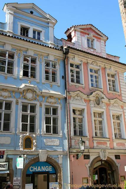 Mala Prana Mostecka, bleu et rose - Prag, Tschechische Republik