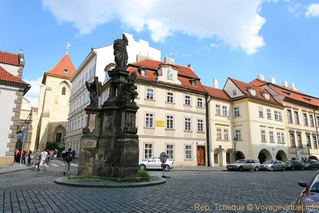 Sculpture de l'Ordre des Chevaliers de Malte de Saint-Jean Baptiste, Maltézské Place, Malá Strana - Prag, Tschechische Republik