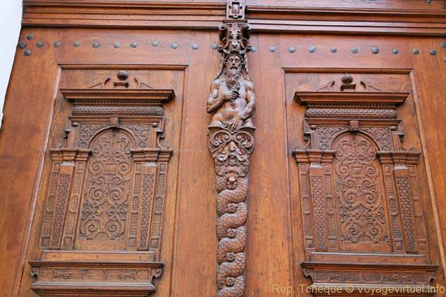 Portail en bois sculpté, Prokopska, Malá Strana - Prag, Tschechische Republik