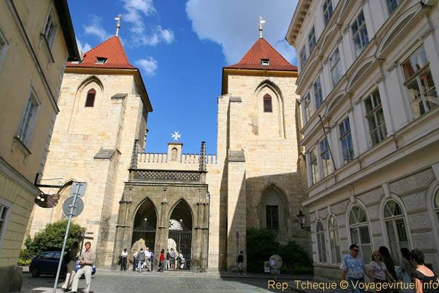 Façade de l'église Notre-Dame sous la chaîne dans Lázeňská, Malá Strana - Prag, Tschechische Republik