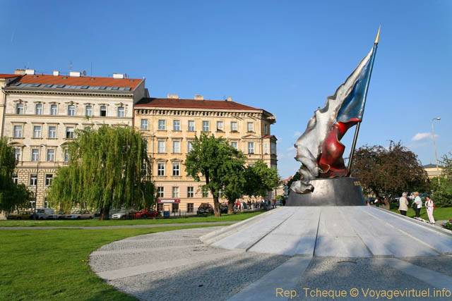 Monument dans le parc, Malostranska, U Zelezne Lavky  - Prag, Tschechische Republik