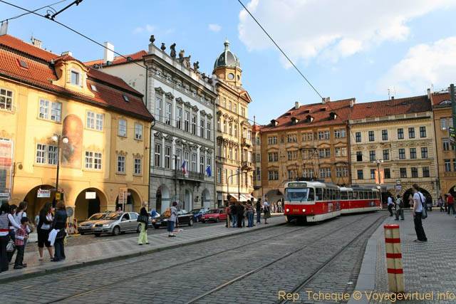 L'arrivée du tram, Place Malostranské, Malá Strana - Prag, Tschechische Republik