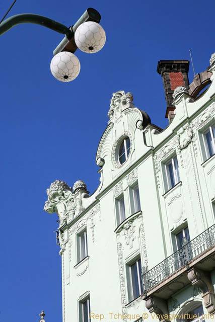 Masarykovo Nabrezy, drôle de lampadaire devant le Goethe Institut - Prag, Tschechische Republik