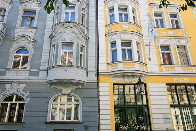Une façade grise, une façade jaune, U Milosrdných - Prag, Tschechische Republik