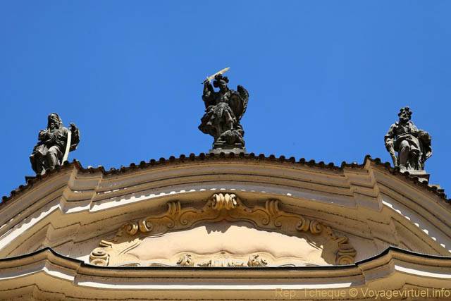 Milosrdných, statues sur l'église Saint-Simon et Jude - Prag, Tschechische Republik