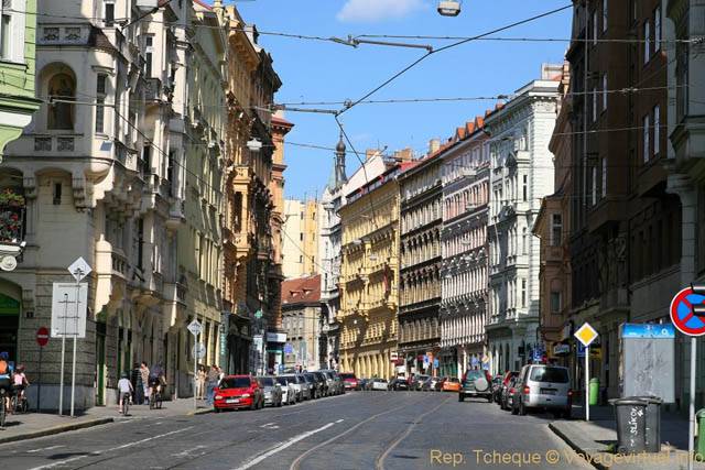 La rue Myslikova vue depuis l'angle de Náplavní - Prag, Tschechische Republik