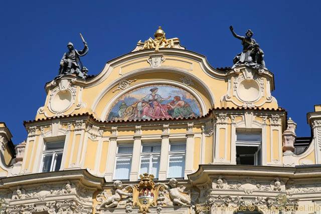 Place de la Vieille-Ville, détail de la façade du Ministerstvo pro místní rozvoj, (Staroměstské náměstí) - Prag, Tschechische Republik