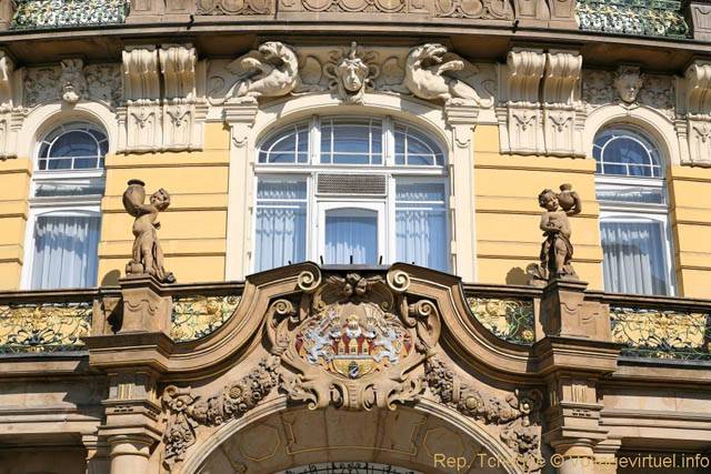 Place de la Vieille-Ville, balcon du Ministerstvo pro místní rozvoj, (Staroměstské náměstí) - Prag, Tschechische Republik