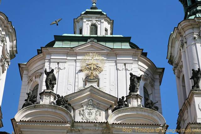 Le clocher central de l'Église Saint-Nicolas (Kostel sv. Mikuláše), Place de la Vieille-Ville - Prag, Tschechische Republik