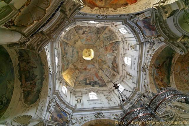Dôme intérieur de l'Église Saint-Nicolas (Kostel sv. Mikuláše), Vieille-ville - Prag, Tschechische Republik