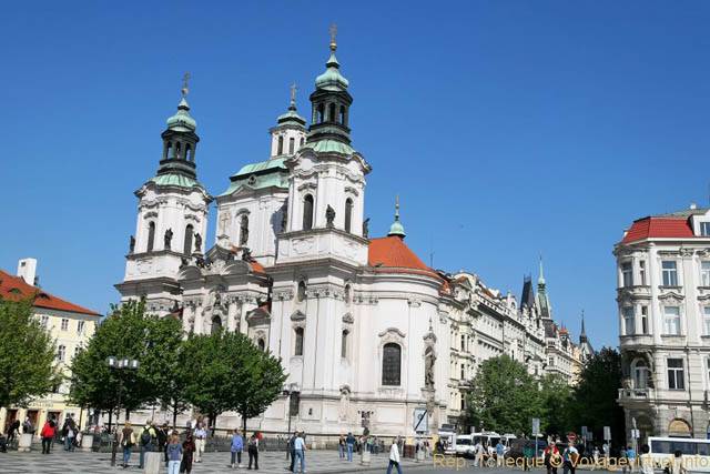 Square de la Vieille-ville, panorama sur l'Église Saint-Nicolas - Prag, Tschechische Republik