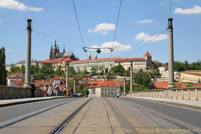 Pont Manesuv Most, vue sur le château de Prague - Prag, Tschechische Republik
