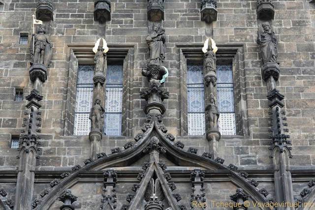 Tour de la Poudrière (Prašná brána), statues sur la face Ouest - Prag, Tschechische Republik