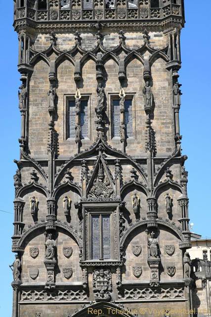 Tour de la Poudrière (Prašná brána), ornementation de la face Est - Prag, Tschechische Republik
