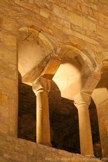 Couvent Saint-Georges, National Gallery, doubles colonnettes du cloître Sv Jiri - Prag, Tschechische Republik
