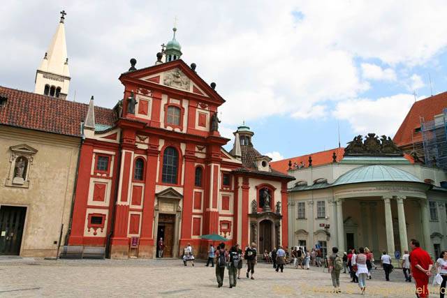 Façade baroque de la Basilique et du cloitre de St Georges, (Jiřský klášter) - Prag, Tschechische Republik