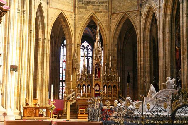 Cathédrale de Saint Vitus, le choeur et le mausolée des Habsbourg, (Prazsky Hrad) - Prag, Tschechische Republik