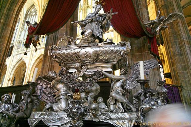 St Guy Cathédrale, le tombeau monumental en argent de Jean Népomucène, (Prazsky Hrad) - Prag, Tschechische Republik