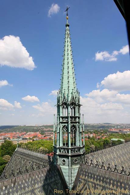 Les toits et la flèche gothique, Cathédrale Sv Vit Vaclav A Vojtech - Prag, Tschechische Republik
