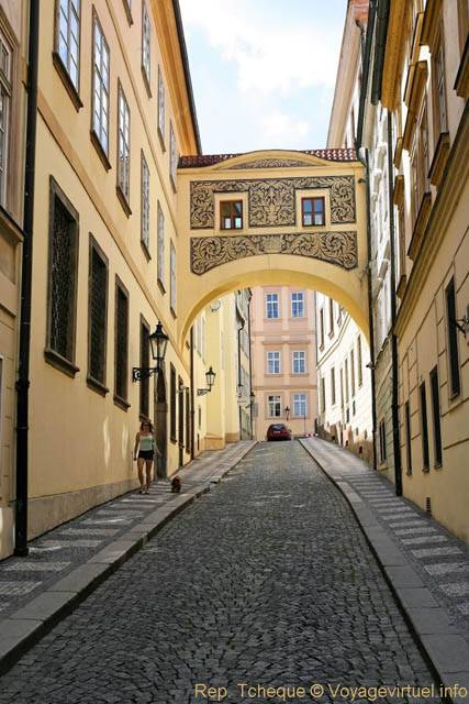 Thunovska, passage au-dessus de la rue - Prag, Tschechische Republik