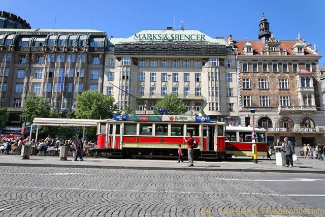 La place et les tramways, Vaclavske Namesti - Prag, Tschechische Republik