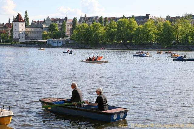 Barque sur la Vltava, Slovansky Ostrov - Prag, Tschechische Republik